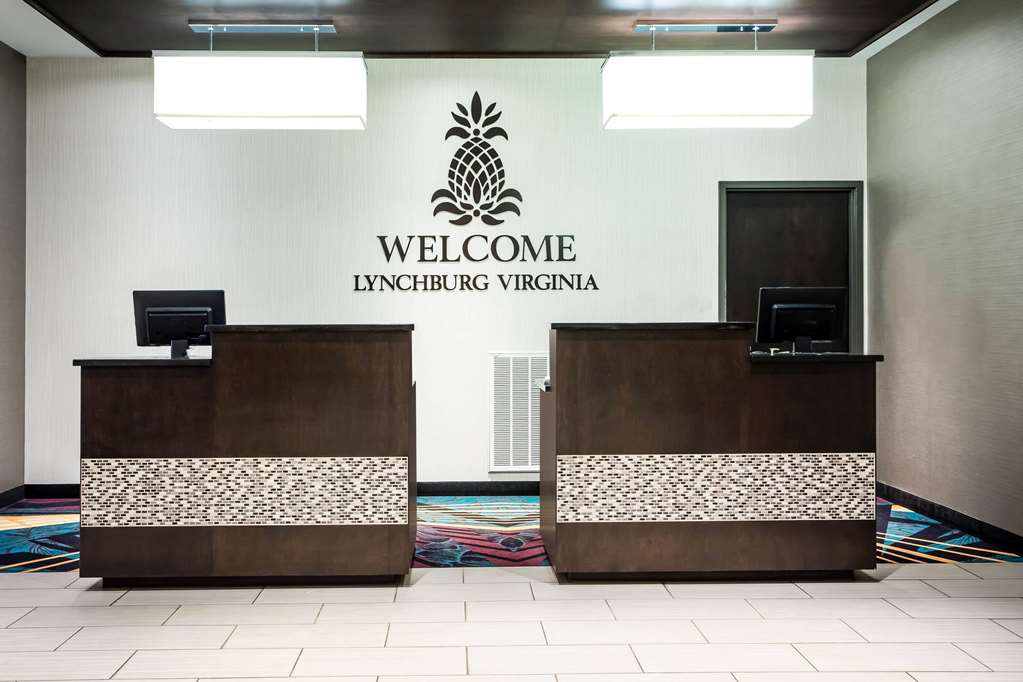 La Quinta Inn & Suites by Wyndham Lynchburg at Liberty Univ. - photo 8
