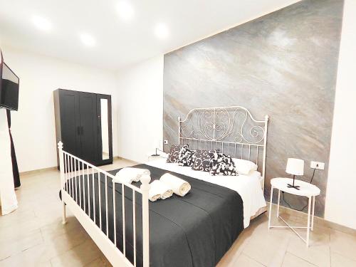 Black & white - carbon neutral hotel in Catania