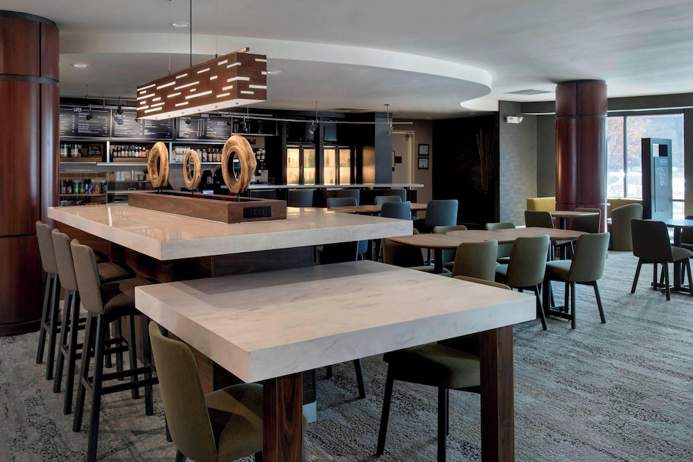Courtyard by Marriott Lebanon - photo 17