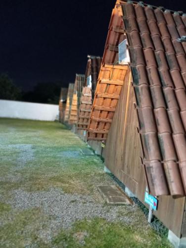 Cabana com Ar condicionado e area de cozinha e banheiro compartilhado a 10 minutos do Parque Beto Carrero