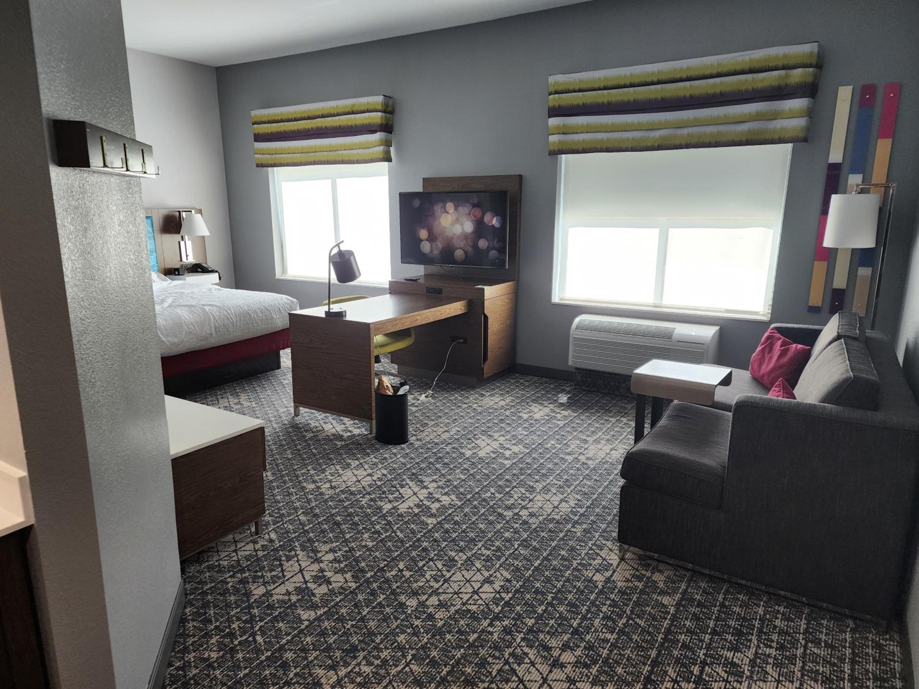 Hampton Inn & Suites Pittsburgh New Stanton - photo 13