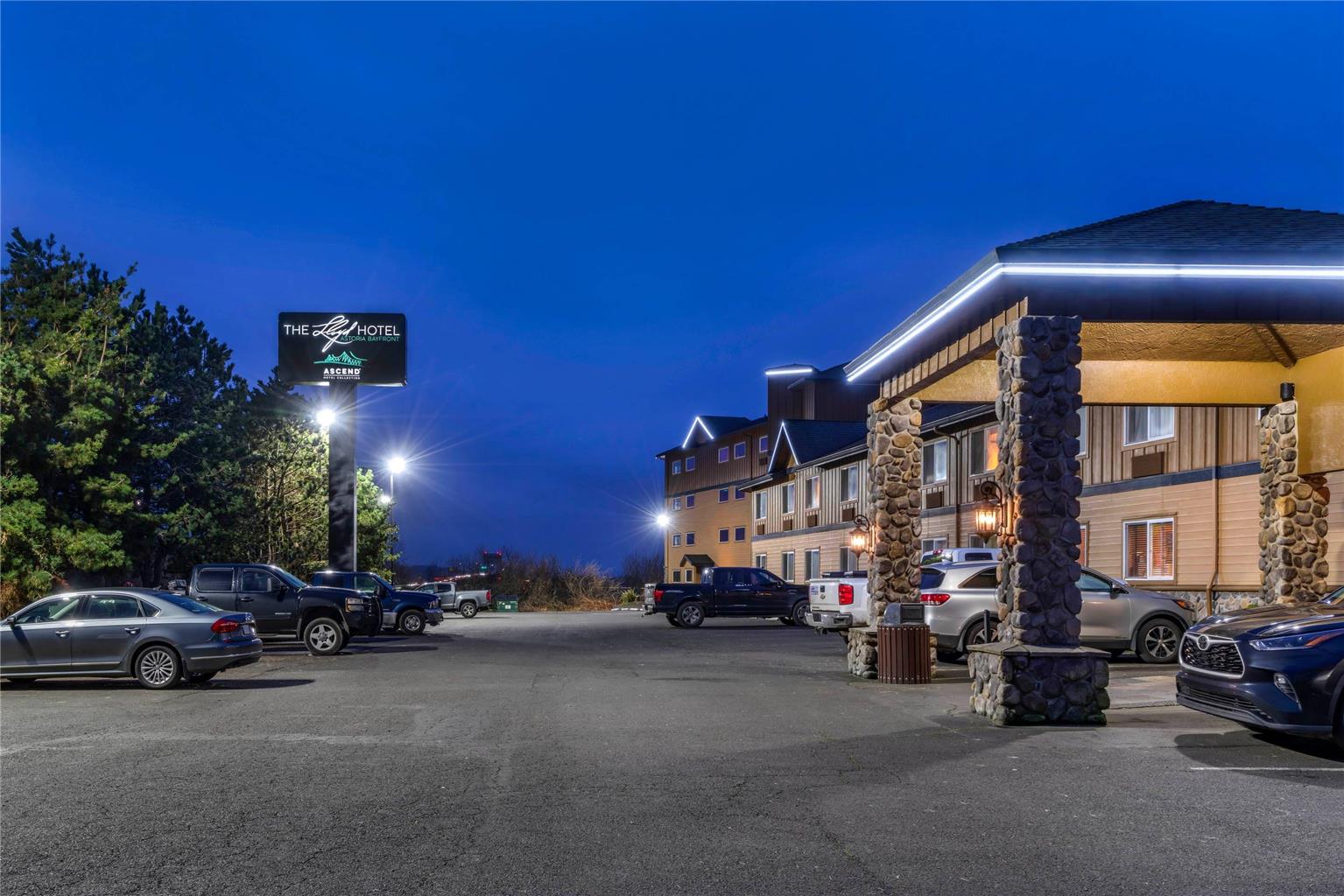 Lloyd Hotel Astoria Bayfront Ascend Hotel Collection OR - carbon neutral hotel in Astoria