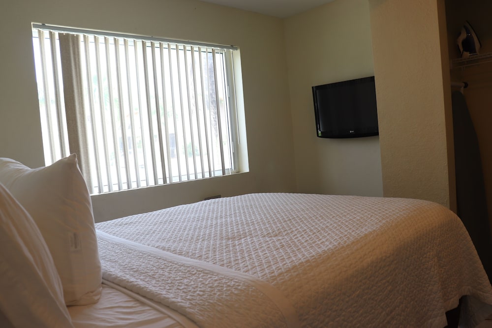 Curtis Inn & Suites - photo 43