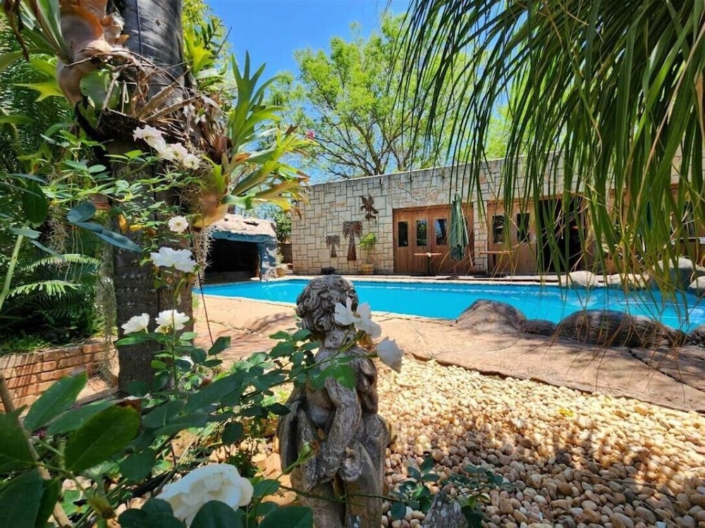 Mukurumanzi Lodge — 4-Star Luxury Hotel in Polokwane, South Africa