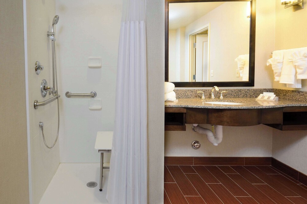 Hilton Garden Inn Greensboro Airport - photo 42