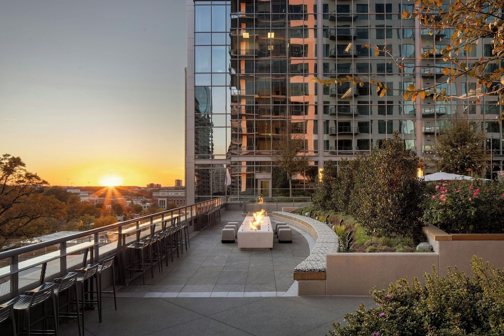 Epicurean Atlanta Autograph Collection - photo 60