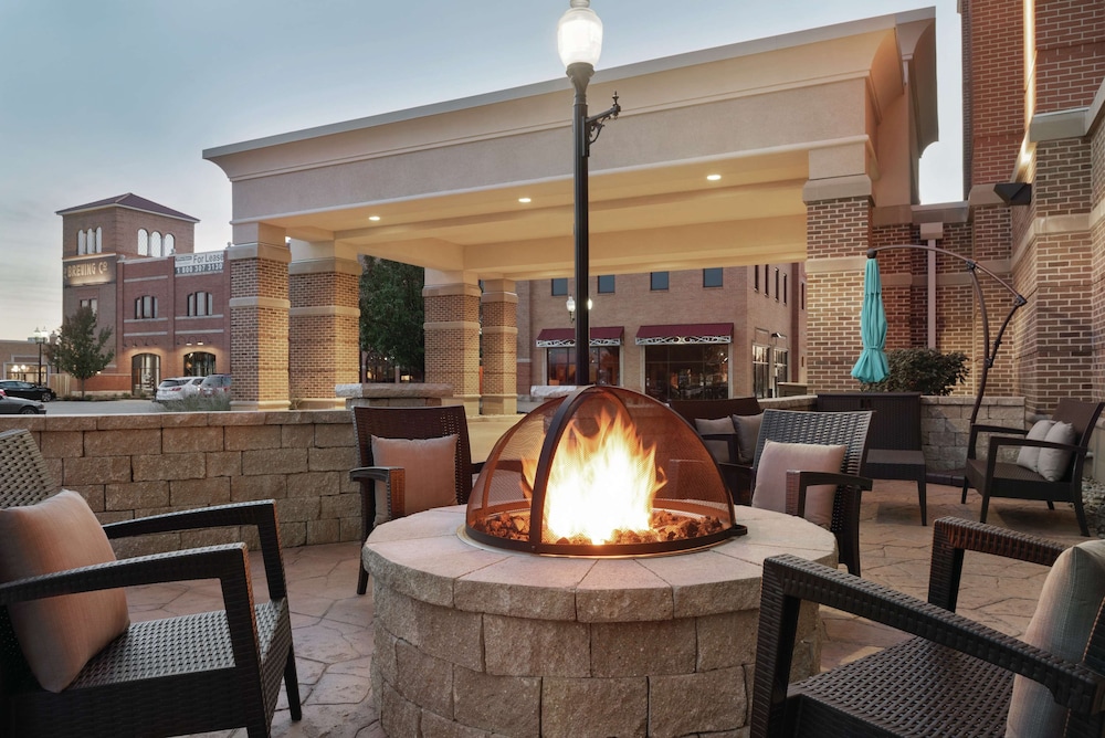 Hampton Inn & Suites Mishawaka South Bend at Heritage Square - photo 57