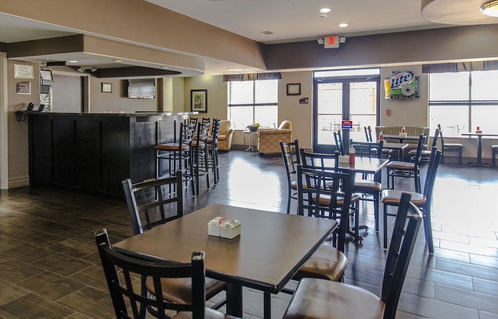 Red River Inn And Suites - photo 6