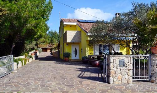 Yellow Villa — 4-Star Luxury Hotel in Ugljan, Croatia