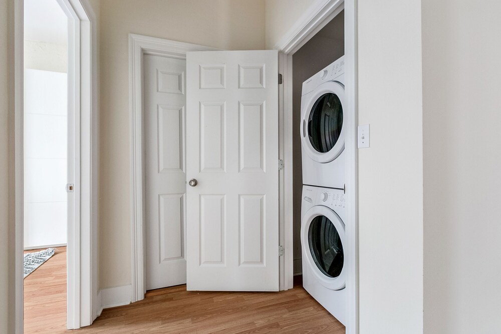 Hip 2BR in Arts Warehouse District - photo 36