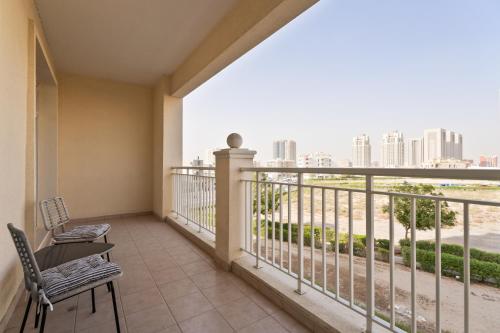 ALiving Elegant & Cozy 1BR I Mazaya 11 Liwan — 4-Star Luxury Hotel in Dubai, United Arab Emirates