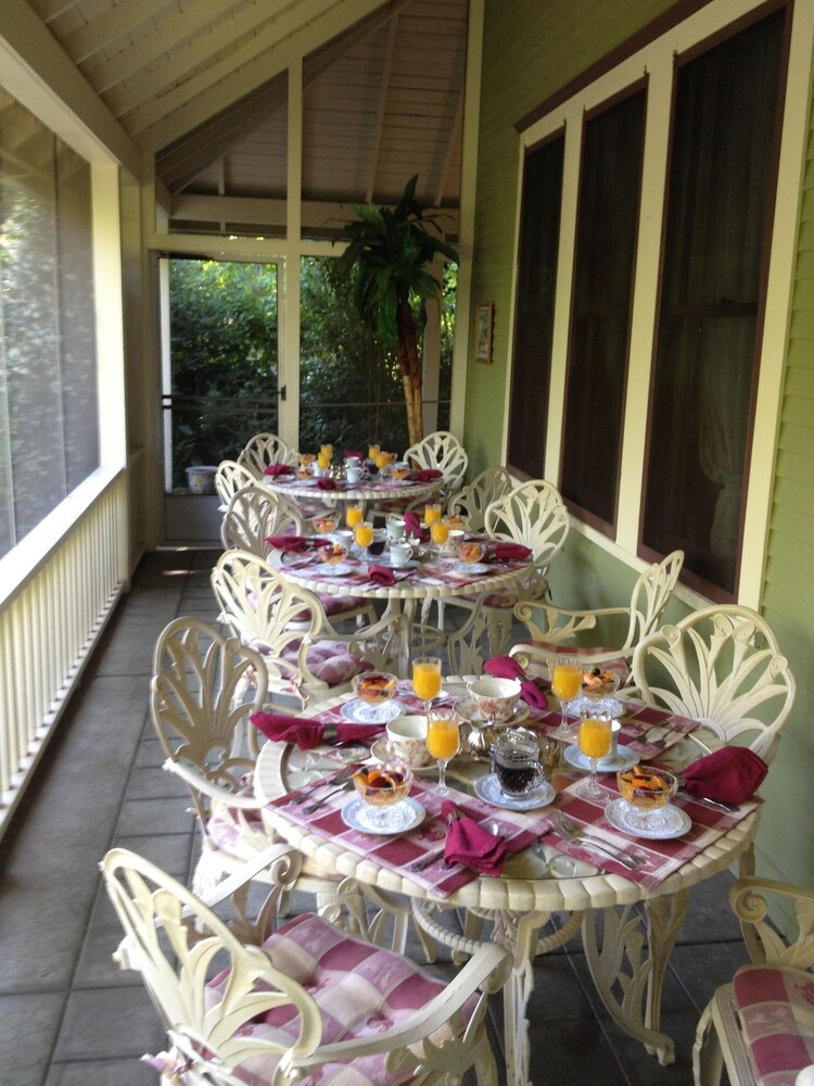 Barretta Gardens Inn - photo 33