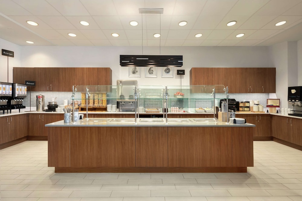 Embassy Suites by Hilton Indianapolis Downtown - photo 45