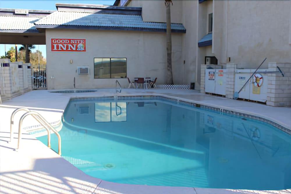 Goodnite Inn and Suites - photo 3