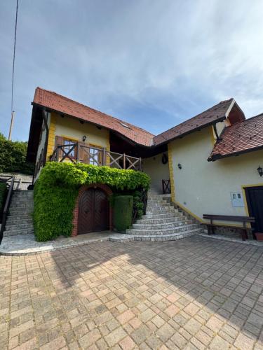 Zidanica Jakec in Podlehnik, Slovenia