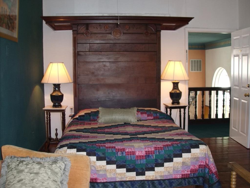 Lundeen Inn of the Arts - photo 5