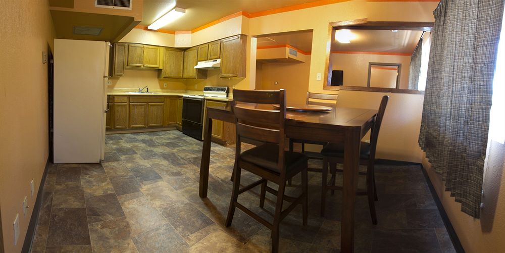 Capitol Inn & Suites - photo 10