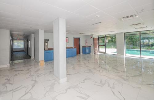 Jamestown inn & Suites - photo 6