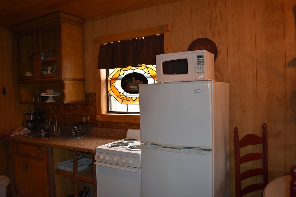 Bear Creek Lodge Cabin Resort - photo 38
