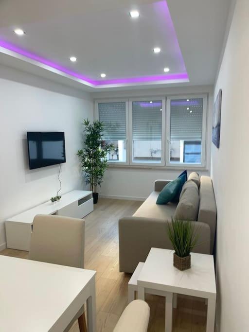 Lovely 2 bedroom apartment in South Lisbon — 4-Star Luxury Hotel in Barreiro, Portugal