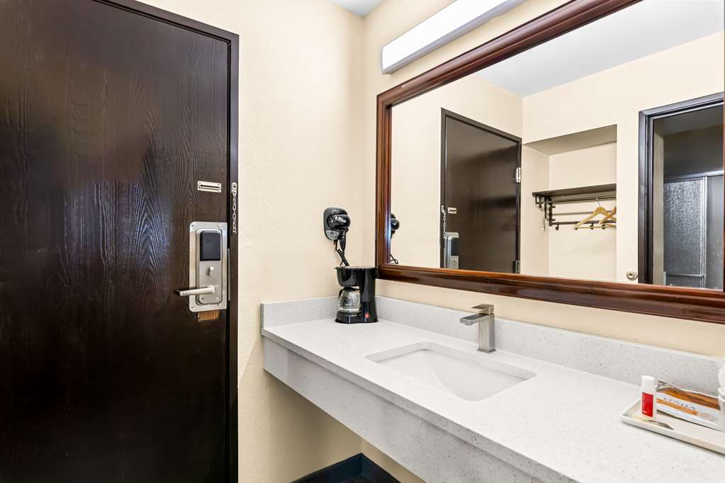 Americas Best Value Inn McMinnville - photo 12