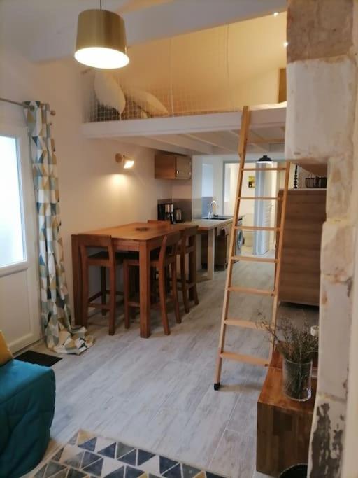 Studio 2 a 4 Personnes — 4-Star Luxury Hotel in Dompierre-Sur-Mer, France