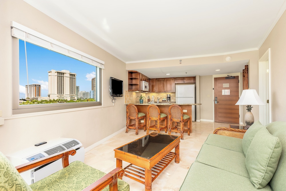 Luana Waikiki Hotel & Suites - photo 22
