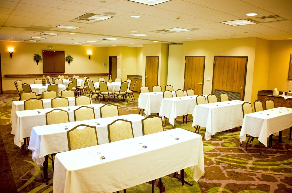 Hampton Inn and Suites College Station - photo 73