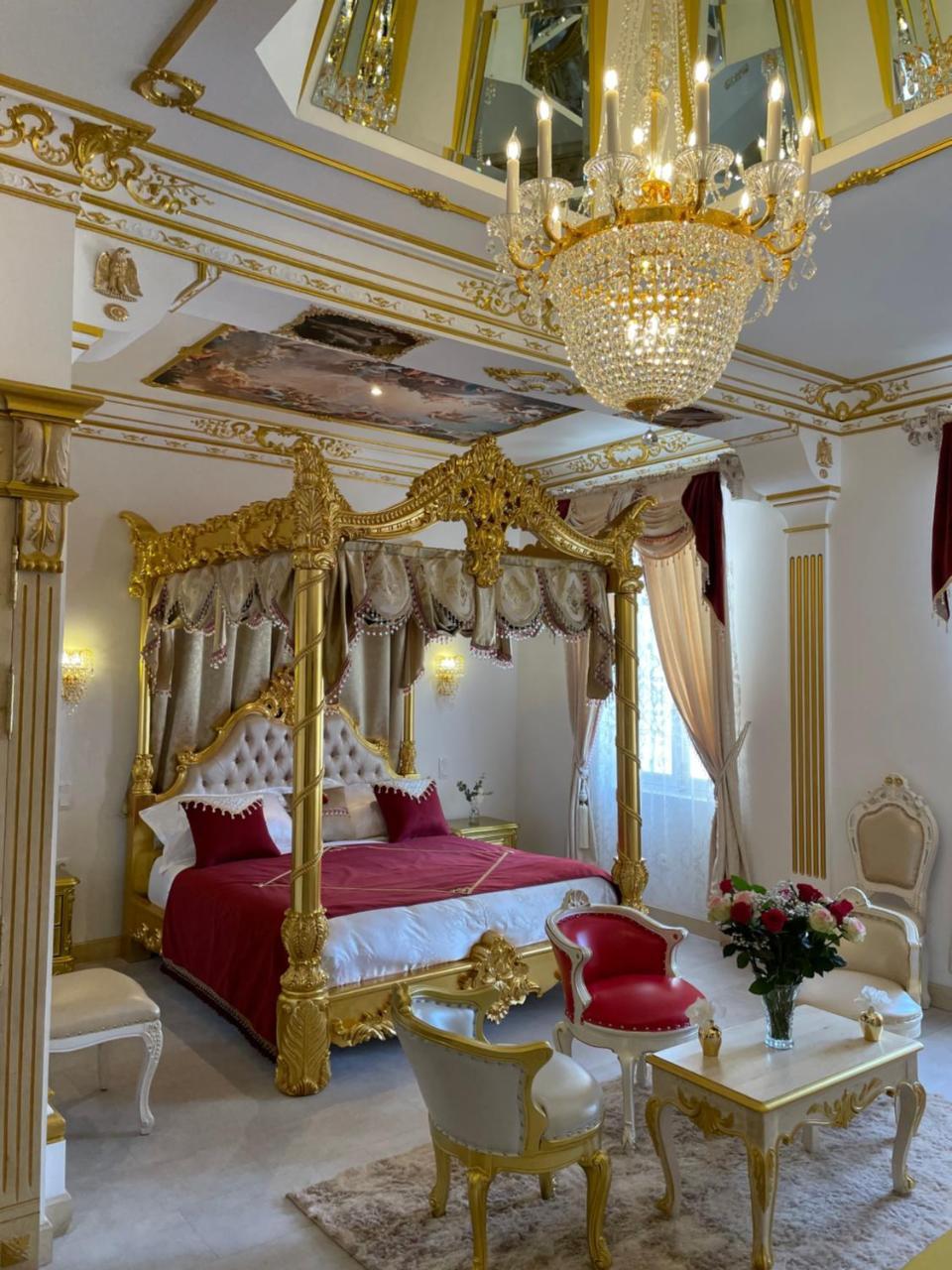 Suite Imperiale Eglise du Couvent — 4-Star Luxury Hotel in Narbonne, France