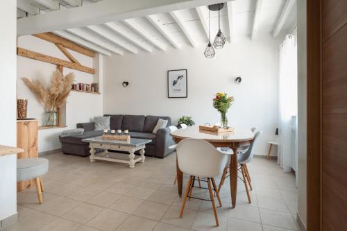 Les Deux Delices - last minute hotel in Unknown City
