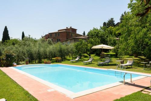 Villa Vignacce — 4-Star Luxury Hotel in Bettolle, Italy