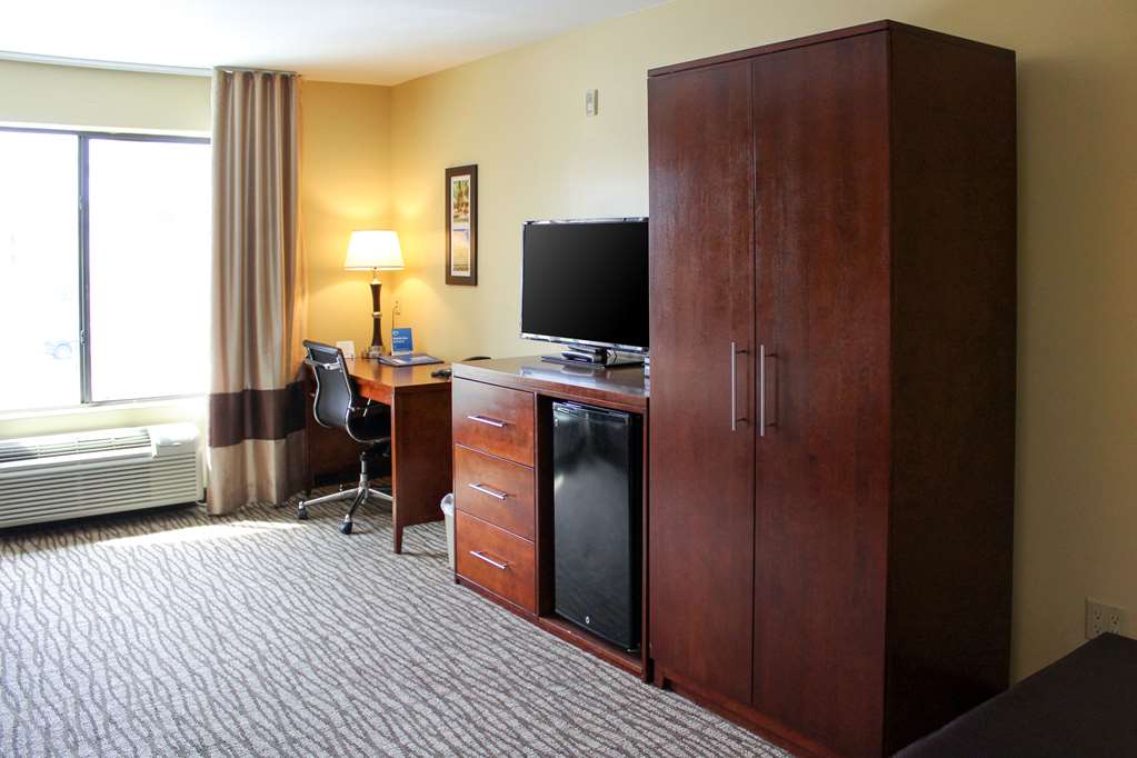 Comfort Inn Pomona near Fairplex - photo 41