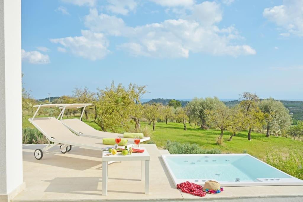 Villa Pettegola Tenuta Il Cavaliere di Italia Noto Vista Mare Mini Piscina Idromassaggio — 4-Star Luxury Hotel in Noto, Italy