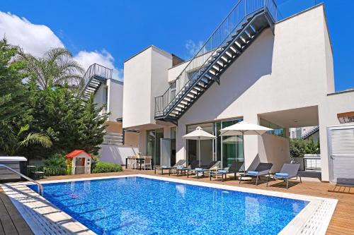 Villa Sunrise Glory 150m from Trinity Beach — 4-Star Luxury Hotel in Protaras, Cyprus