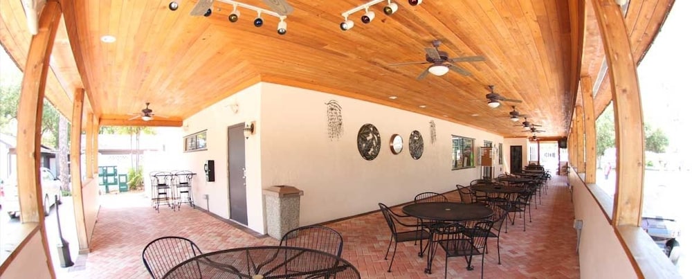 Road Runner Travel Resort Caravan Park - photo 44
