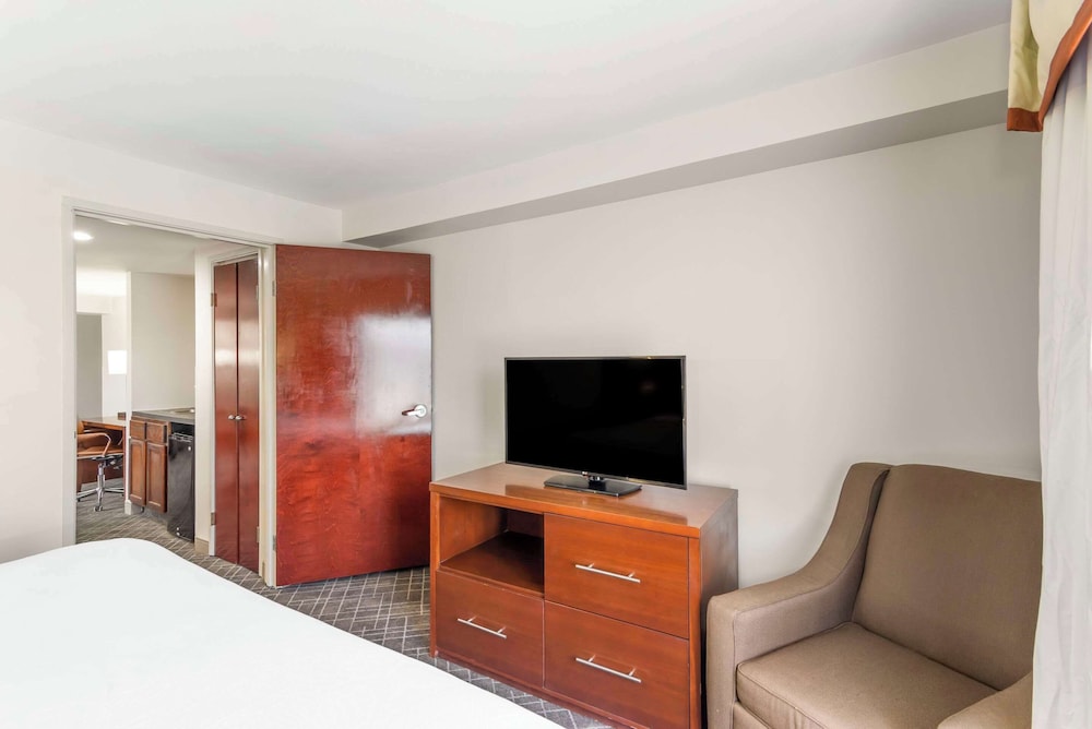 Comfort Suites Atlanta Airport - photo 18