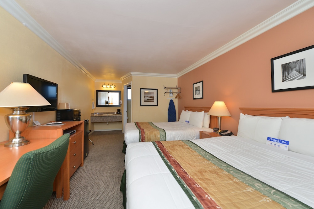 Inn By The Sfo - photo 18