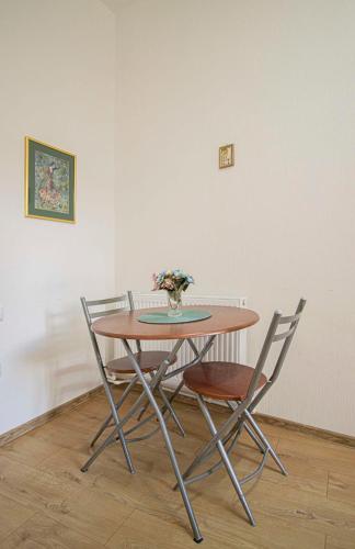 Cozy Studio Apartment In the Center By Wehost