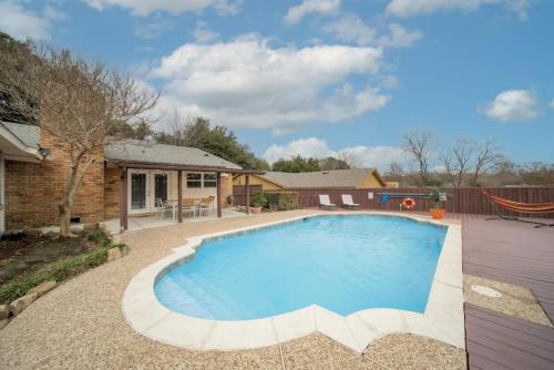Open Space Home for Family Groups with Privat Pool — 4-Star Luxury Hotel in Garland, United States