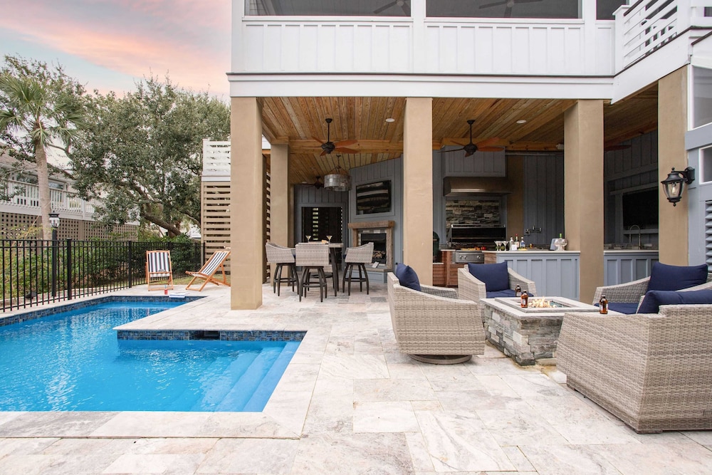 1blck to Beach Pool Firepit Outdoor Kitchen Game Room Pelican by Avantstay - featured photo