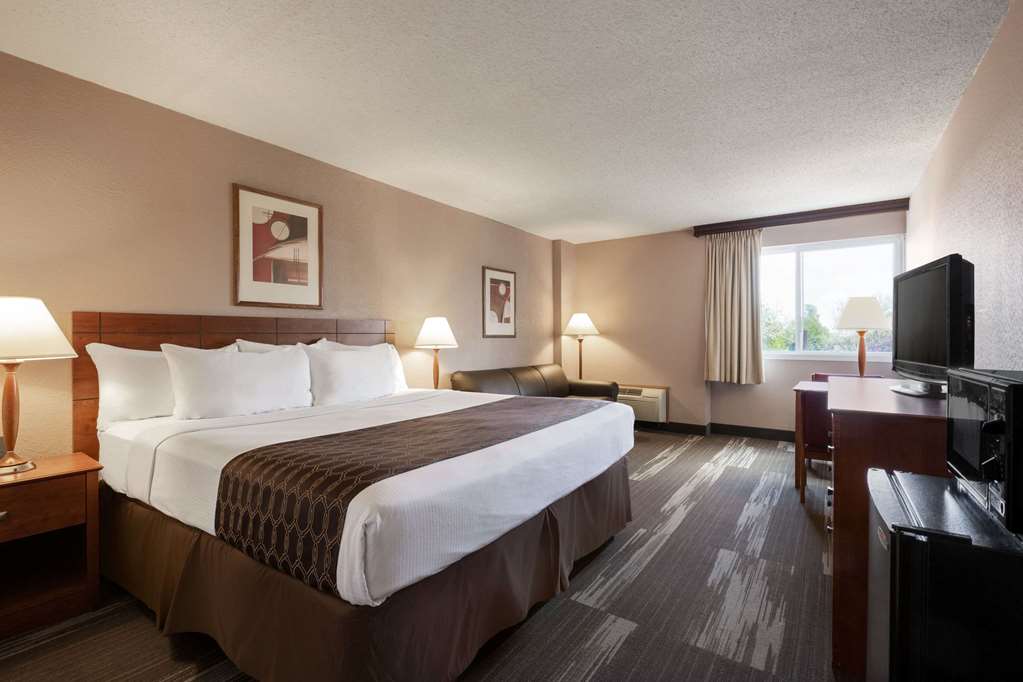 Ramada by Wyndham Bismarck - photo 11