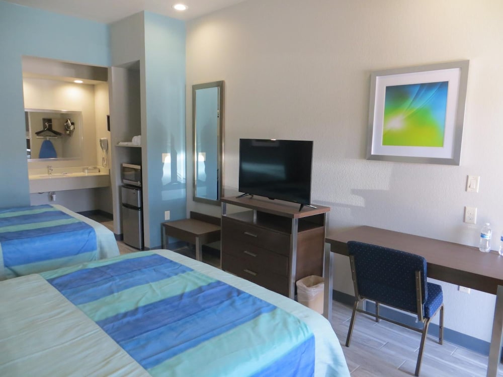 Hotel Blue Woodlands - photo 22