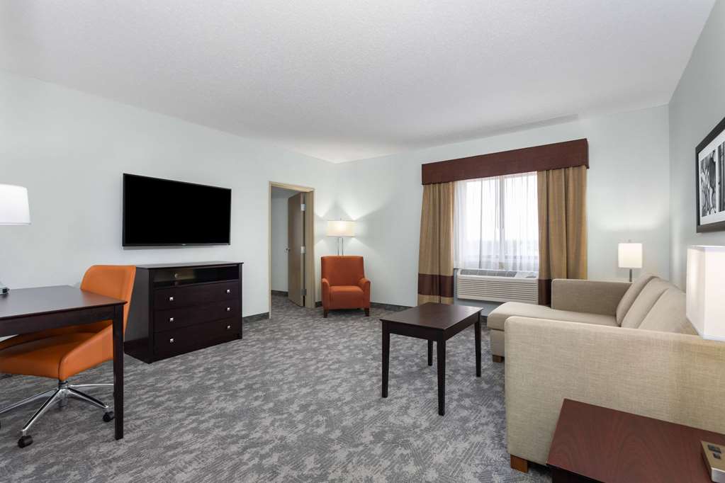La Quinta Inn & Suites by Wyndham Bonita Springs Naples N. - photo 28