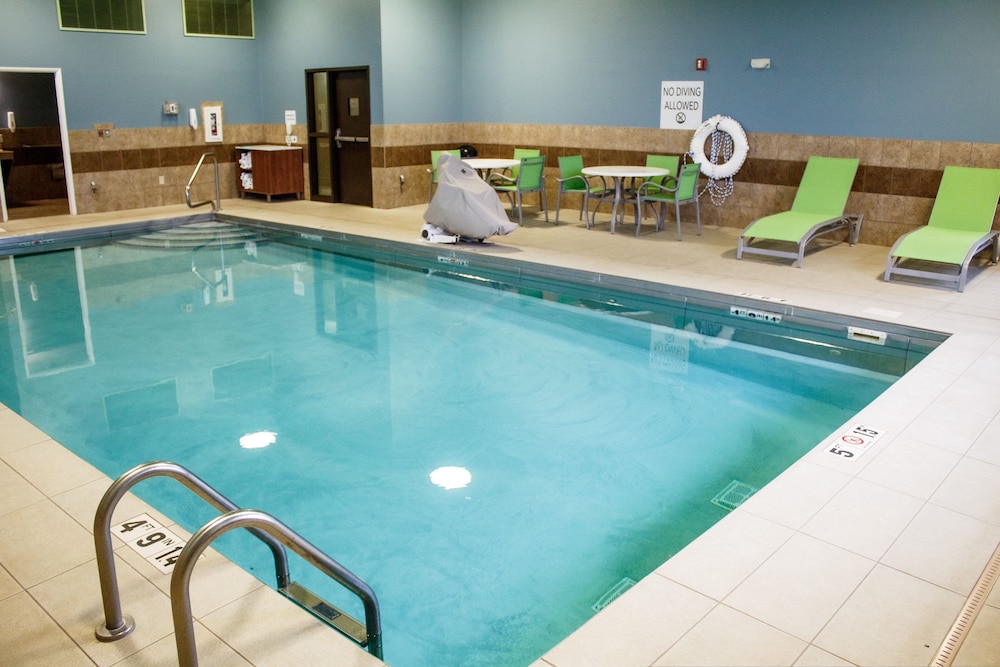 Holiday Inn Express & Suites Worthington by IHG - photo 23