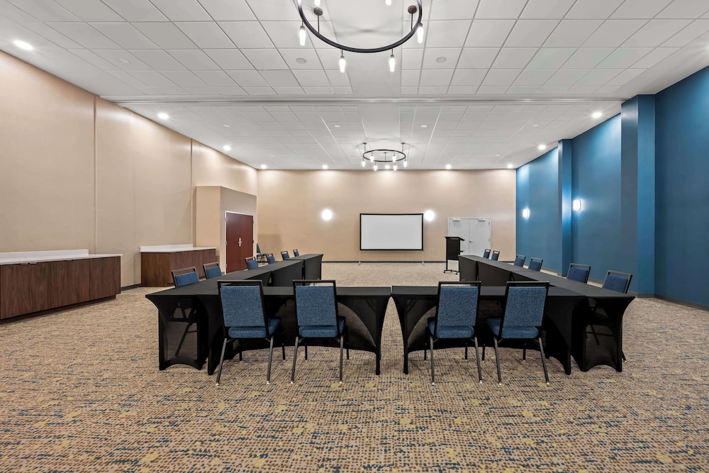 Hampton Inn & Suites Wilson I 95 - photo 36
