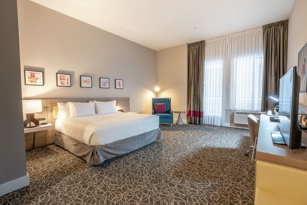 Hilton Garden Inn Wichita Downtown - photo 5