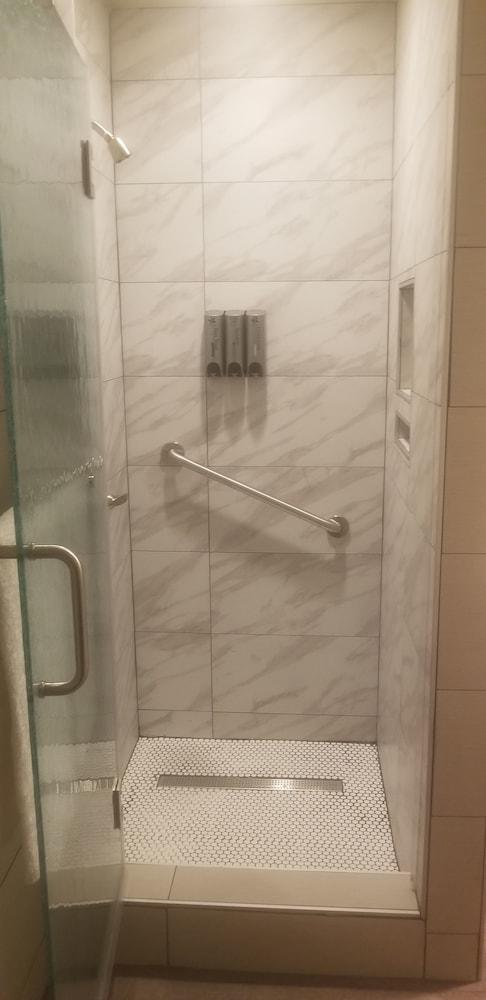 Le Blanc Inn & Suites - photo 14