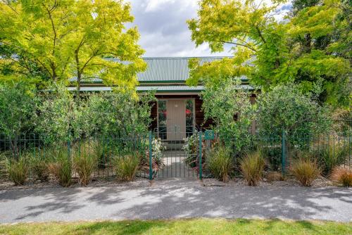 Green Oasis Cromwell Holiday Home — 4-Star Luxury Hotel in Cromwell, New Zealand