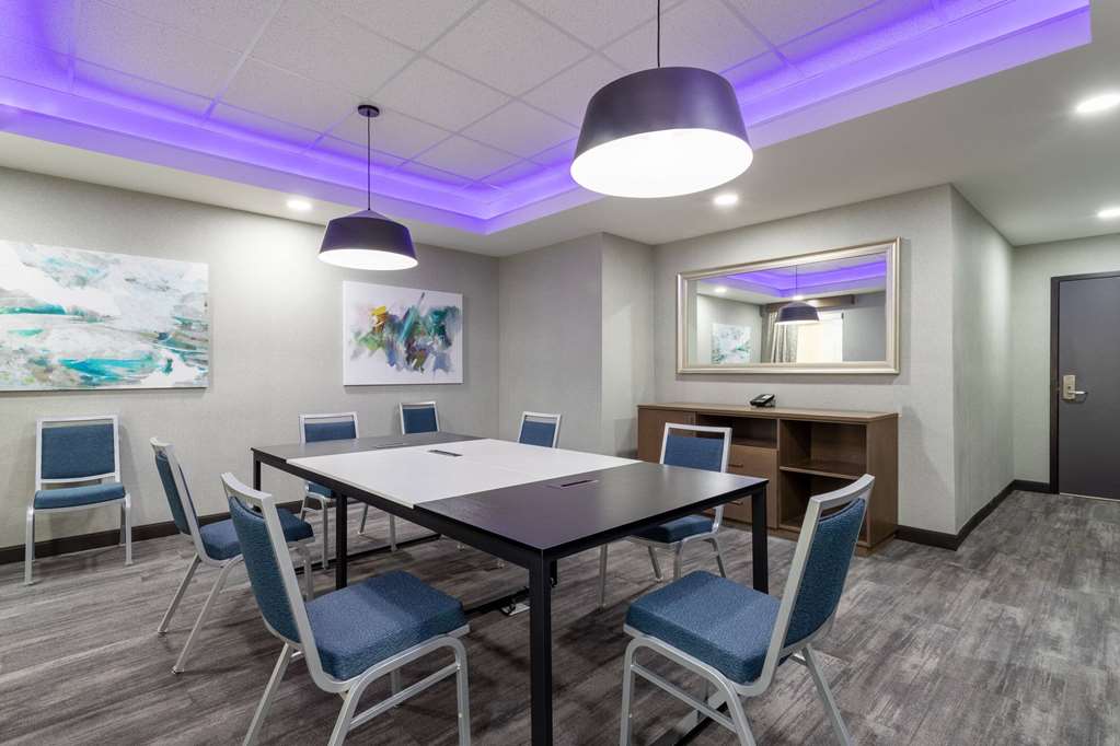 La Quinta Inn & Suites by Wyndham Augusta Near Fort Gordon - photo 26