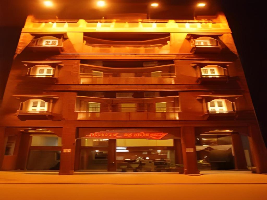 Hotel Malik Residency in Kanpur, India